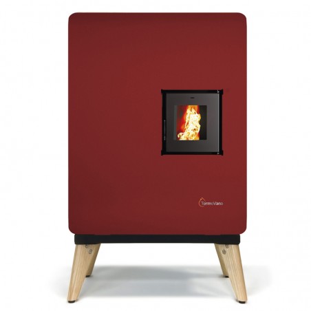 Stufa a pellet ermetica TermoVana Wave 8,0 Plus Rossa con piedini in legno, 7kW